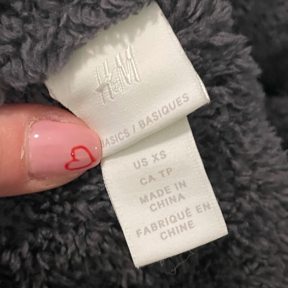 H&M Quarter Zip Teddy Pullover - Picture 6 of 7